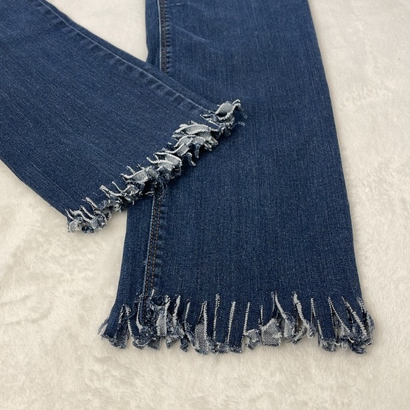 LEVIS 525 STRAIGHT LEG Blue Frayed Hem Women Jeans SIZE 8 - Picture 2 of 8